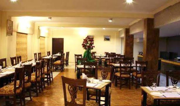 Sarovar Portico Badrinath Hotel โจชิมัธ ร้านอาหาร รูปภาพ
